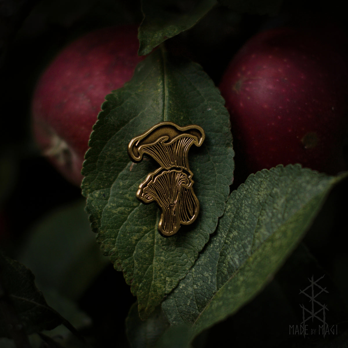 FORAGER CLUB pin
